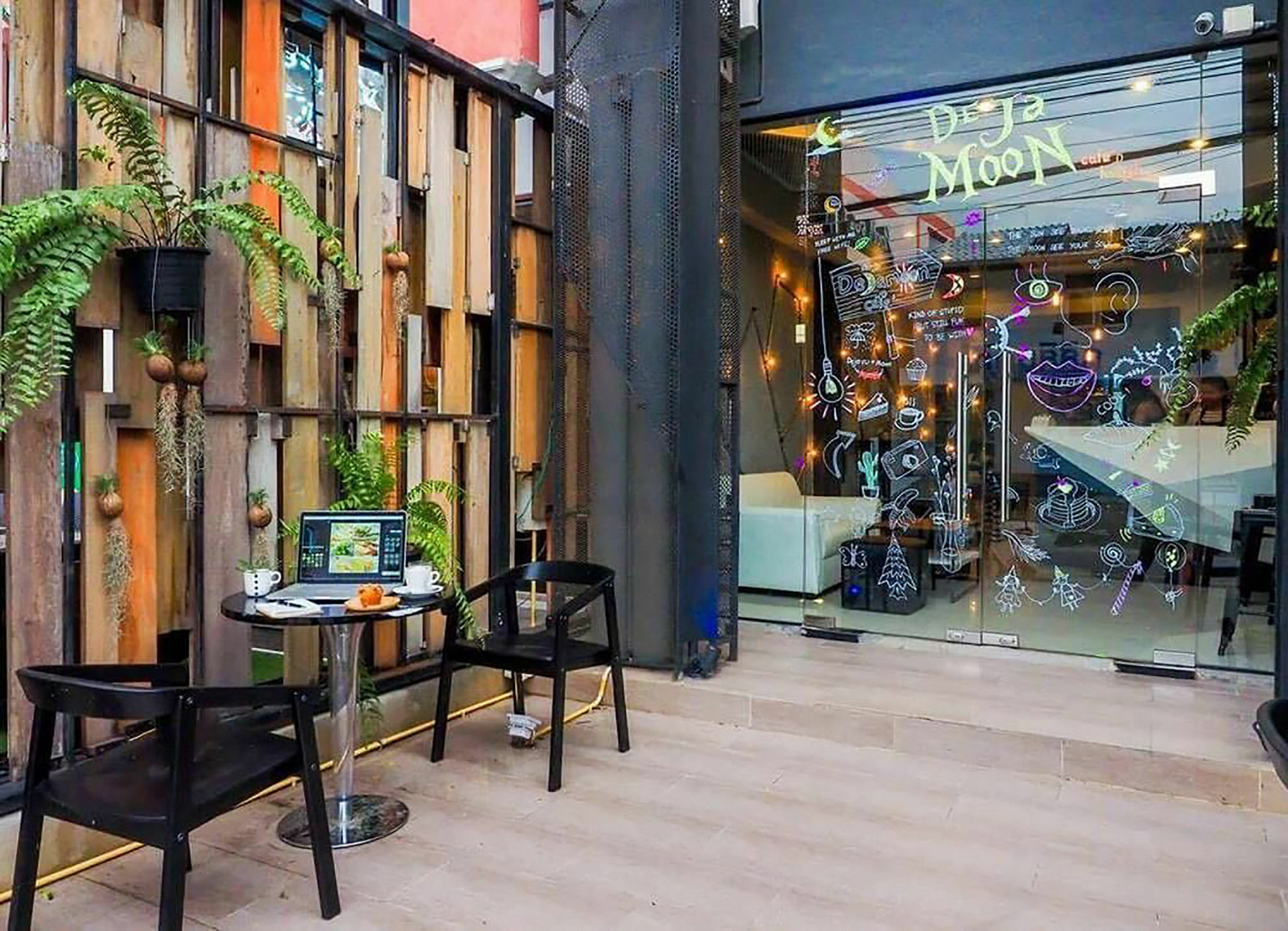 De Ja Moon Hostel 치앙마이 외부 사진